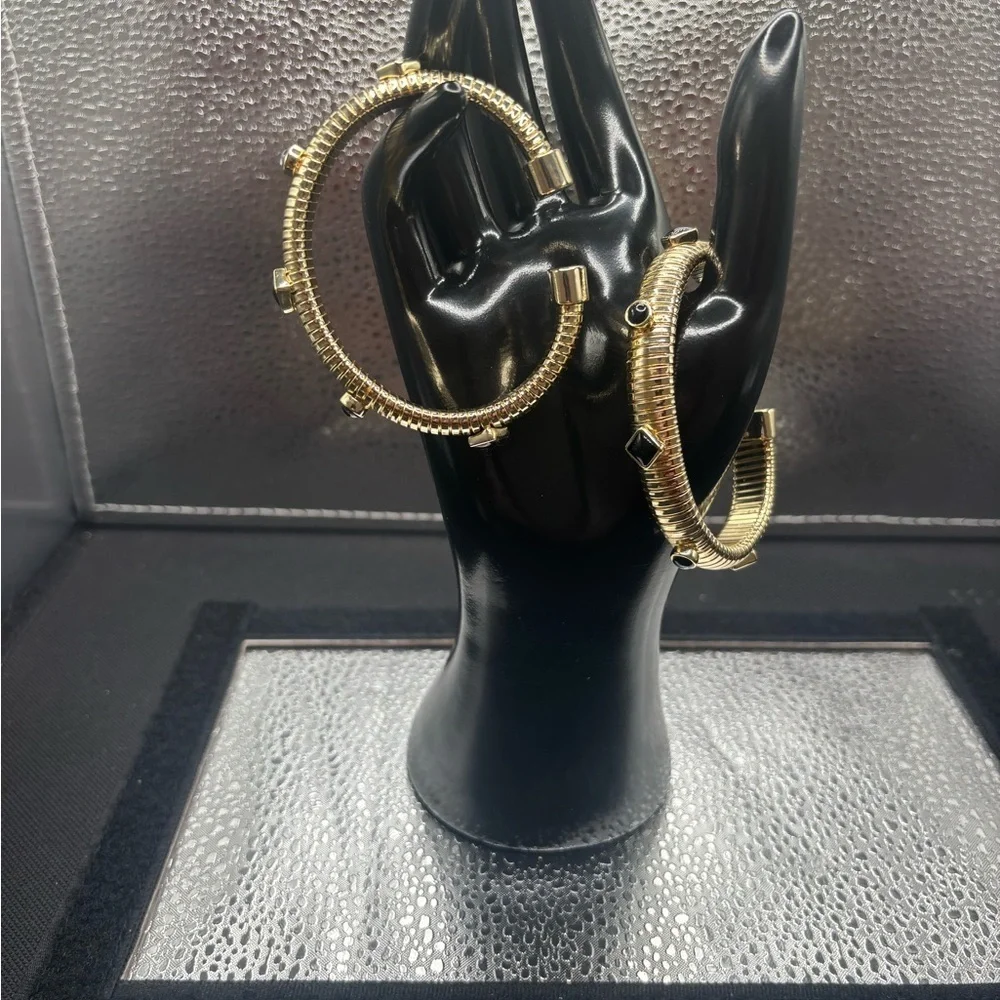 Elegant Gold and Black Onyx Women's Bracelet